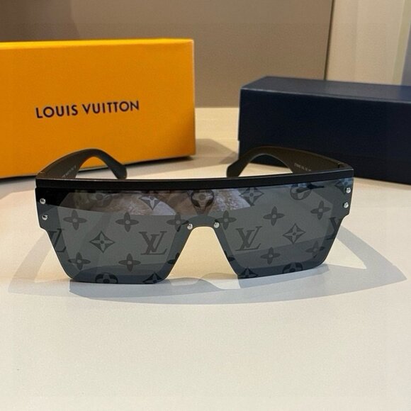 Authentic Louis Vuitton Cyclone Black Sunglasses - Picture 1 of 7